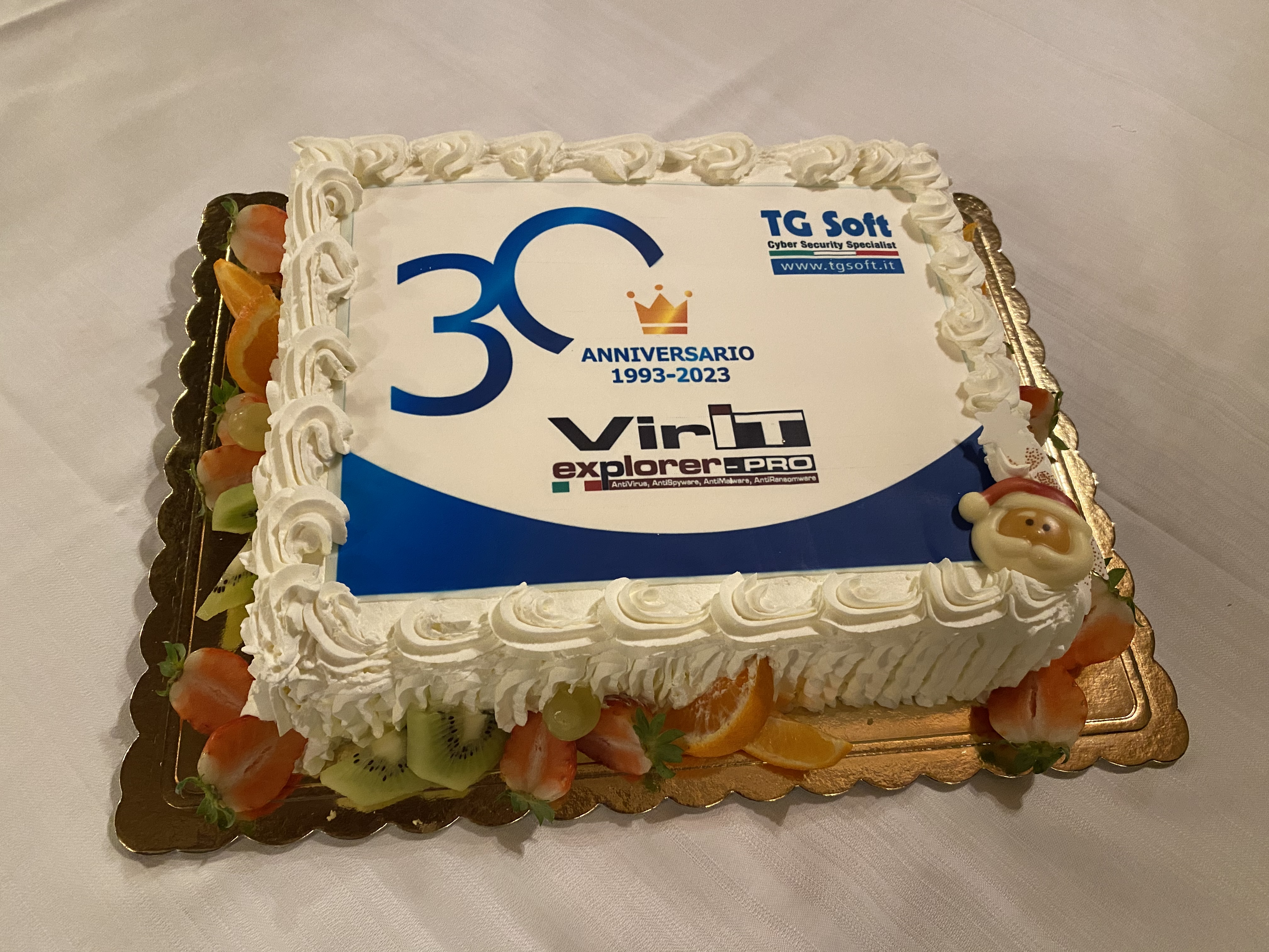 La torta realizzata per festeggiare il 30esimo anniversario di Vir.IT eXplorer PRO